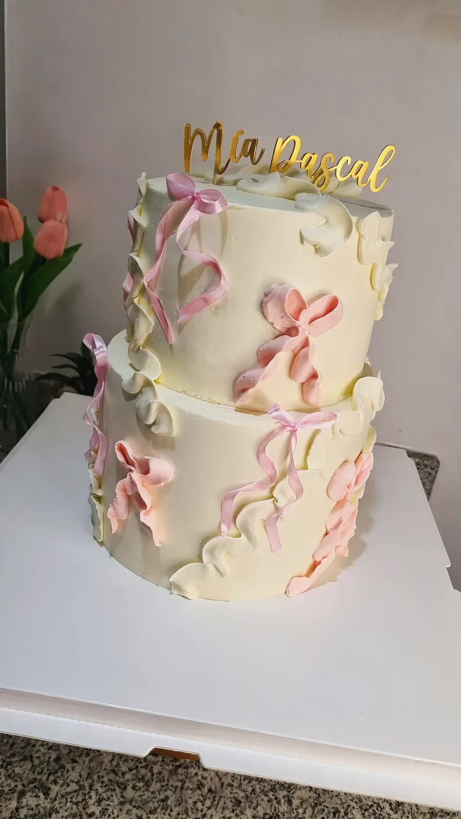 Torta para baby shower con lazos — torta personalizada